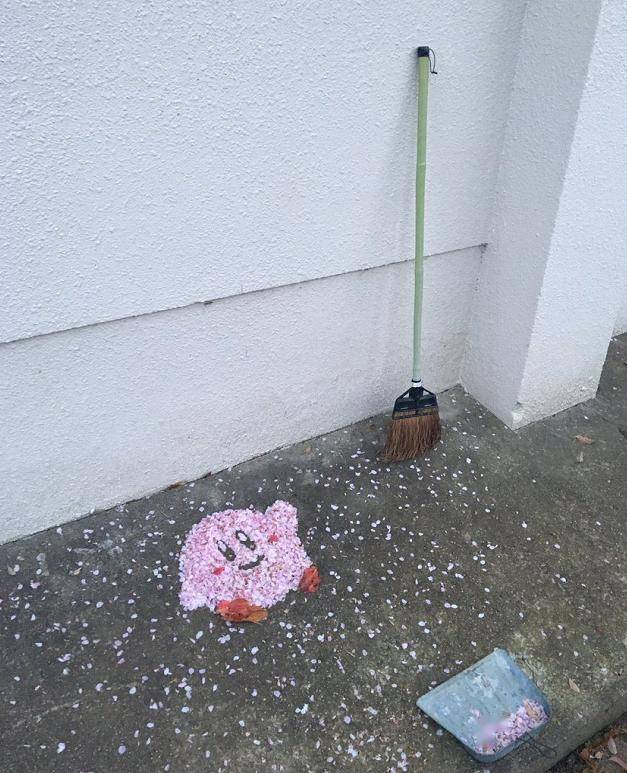 
日本美术老师落叶扫成二次元角色 《鬼灭之刃》粉丝狂喜“三亿体育官网”(图9)