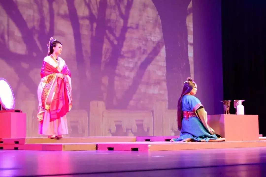 
男女主心田都如此“阴暗”！这部扭曲的动漫 完全不按套路出牌