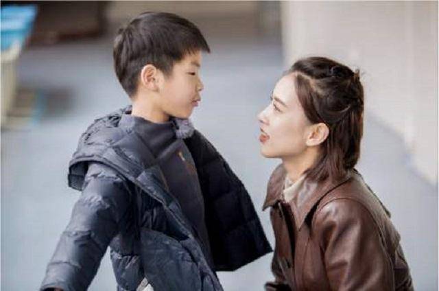 三亿体育|
黄圣依晒安迪课后作业 全英文注解引发烧议 果真一家人都是学霸(图6)